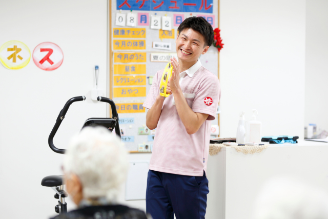 デイサービスの仕事内容とは?介護職員の1日の流れやメリットなどを解説! デイサービスの仕事内容とは?介護職員の1日の流れやメリットなどを解説!