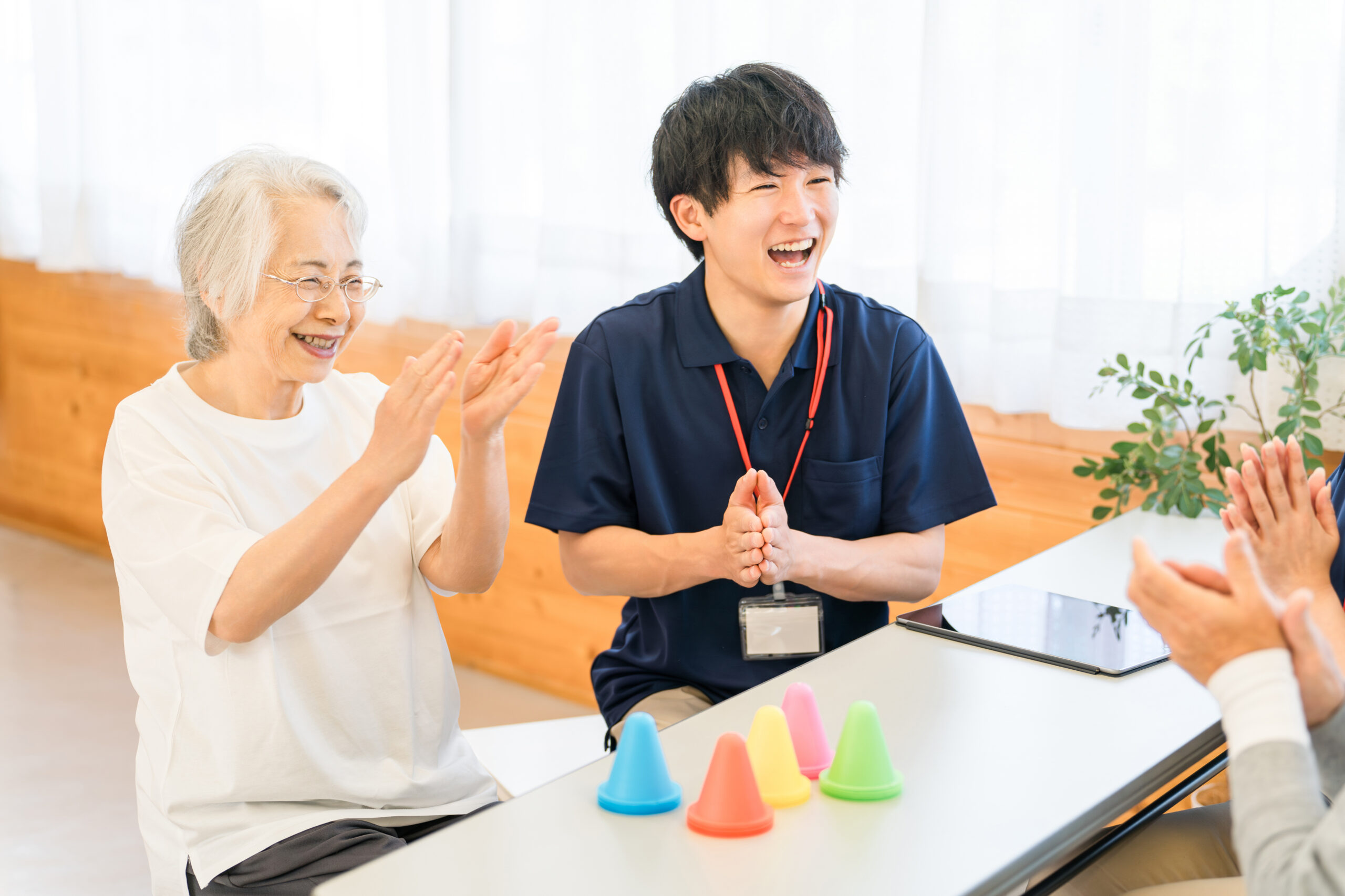デイサービスの仕事内容とは?介護職員の1日の流れやメリットなどを解説! デイサービスの仕事内容とは?介護職員の1日の流れやメリットなどを解説!