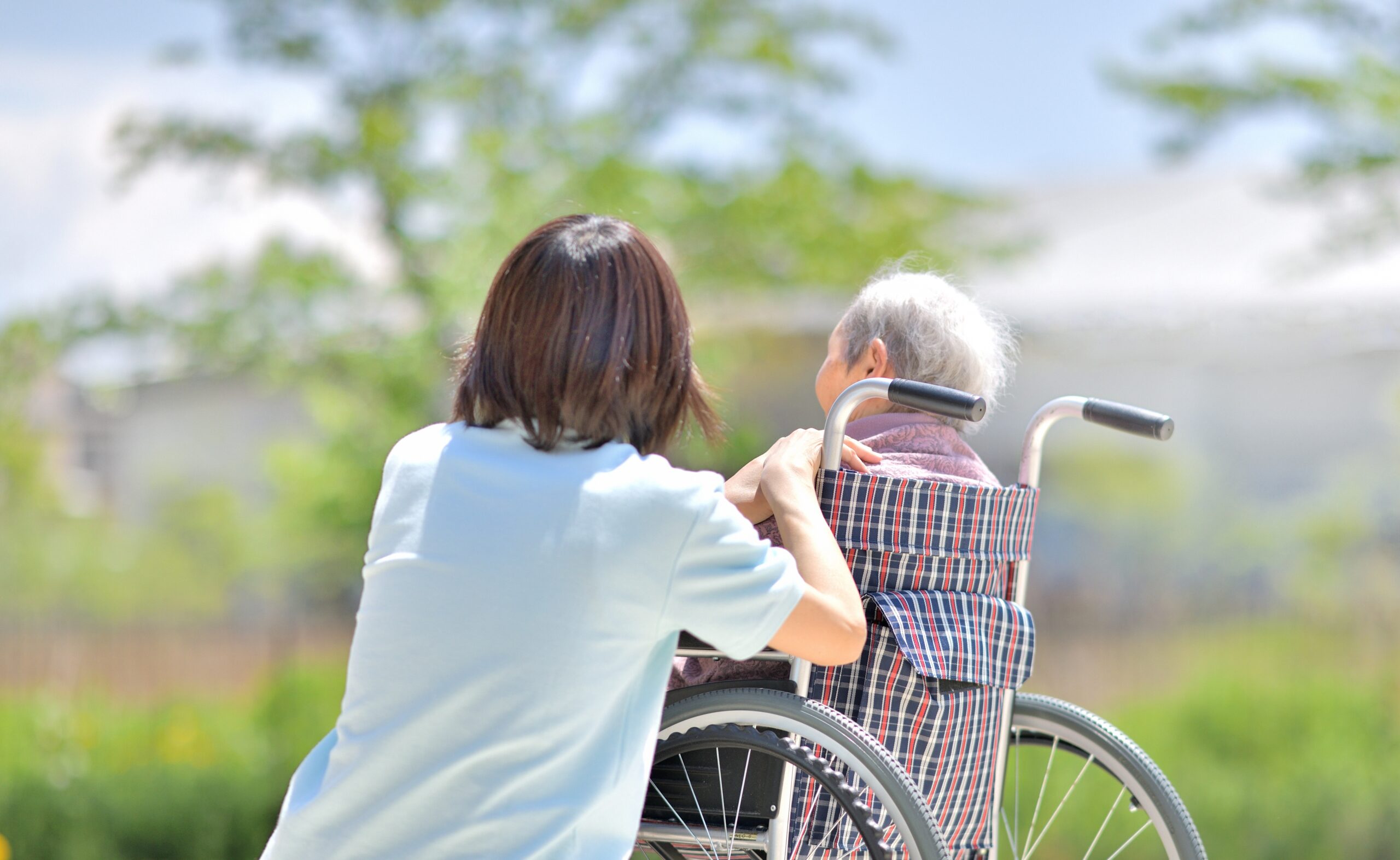 認知症による帰宅願望への効果的な対応とは？原因や対策について解説