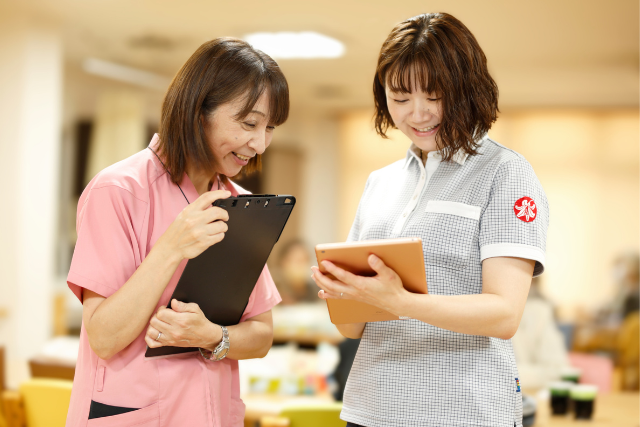 わかりやすい介護記録の書き方|場面別の例文、効率的に書くポイントを解説 わかりやすい介護記録の書き方|場面別の例文、効率的に書くポイントを解説