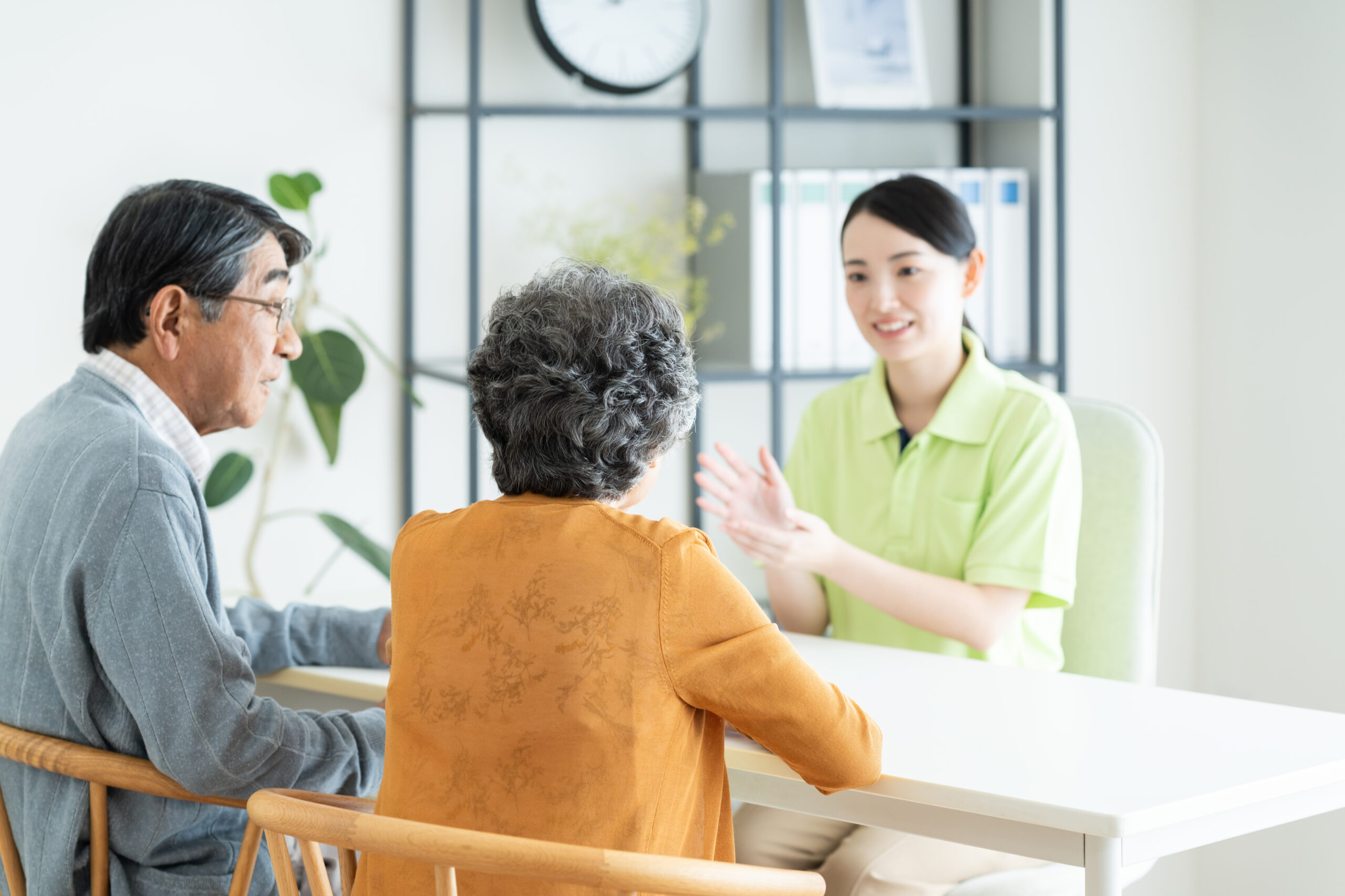 生活相談員とは?主な職場や仕事内容、必要な資格などを解説 生活相談員とは?主な職場や仕事内容、必要な資格などを解説