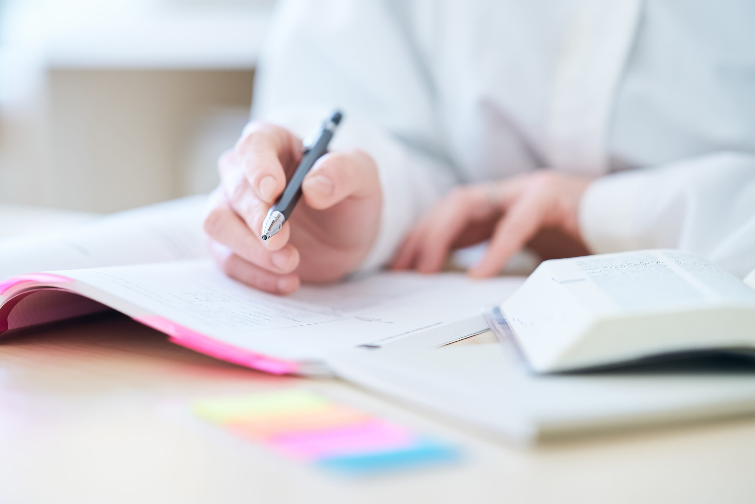 介護福祉士に不合格後の再受験はどうする？パート受験か全科目か、判断基準や選び方を解説 