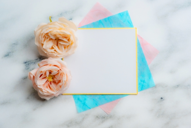 【介護現場で使える】高齢者に贈る誕生日メッセージ例文と書き方のポイント