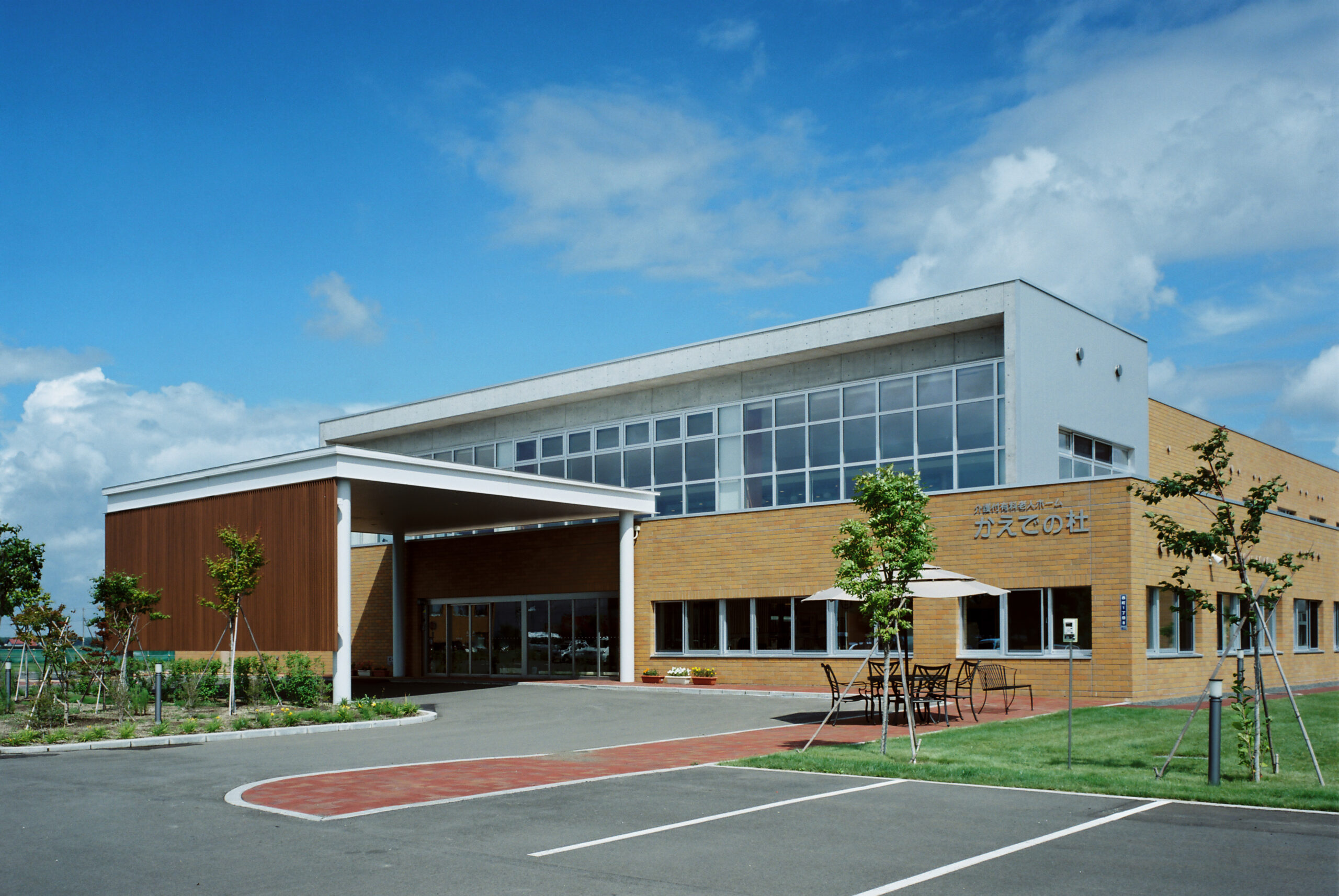 【夕張郡長沼町】介護福祉士70％以上！ケアに集中できる職場｜介護付有料老人ホーム かえでの杜