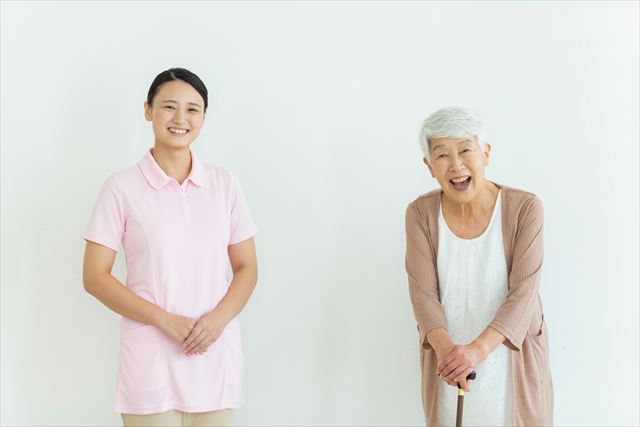 介護の接遇マナー5原則【チェックリスト有】具体例やNG例、実践のポイントを解説