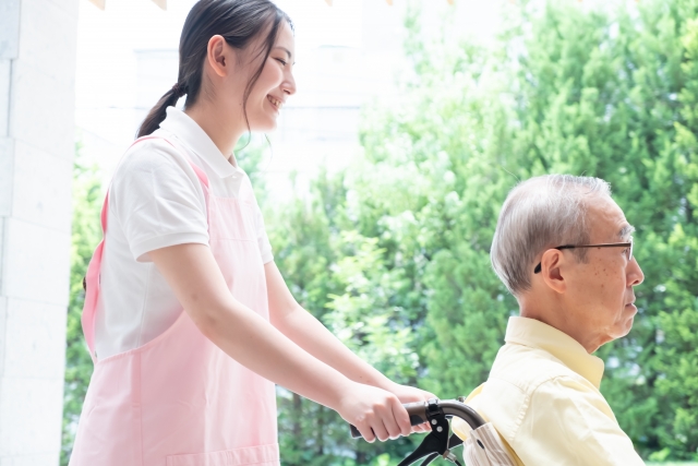 介護職も産休・育休を取れる？取得条件・給付金・復帰後の働き方を解説